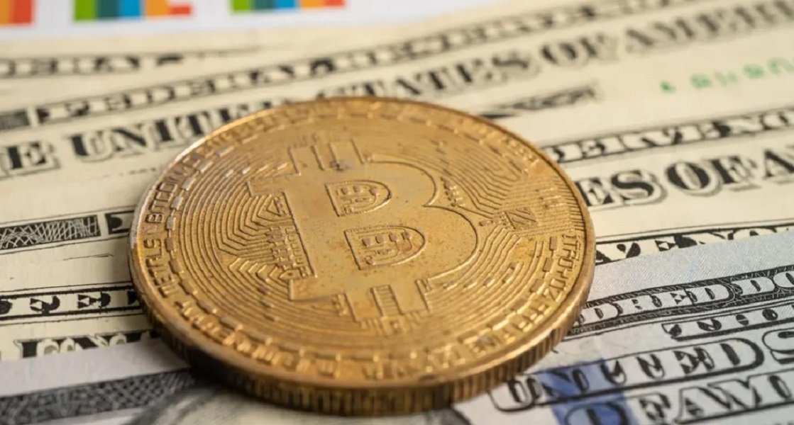 انهيارات متتالية تجرف سعر البيتكوين والذعر يُسيطر على الأسواق