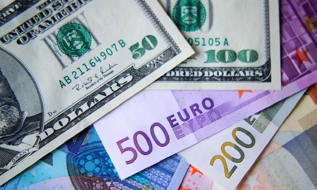 اليورو دولار وسط توقعات الخبراء السلبية لتحركات الدولار