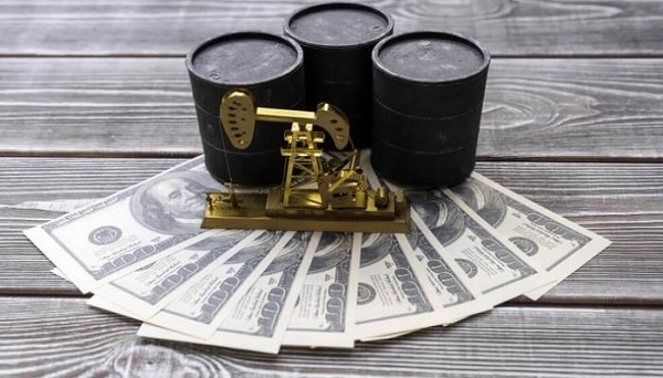 سعر النفط الخام يرتفع وضربة سعودية جديدة للدولار