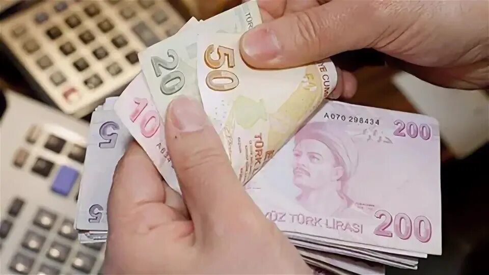 هبوط حاد في قيمة الليرة التركية: التضخم يصل إلى 60% وتوقعات بمزيد من التدهور
